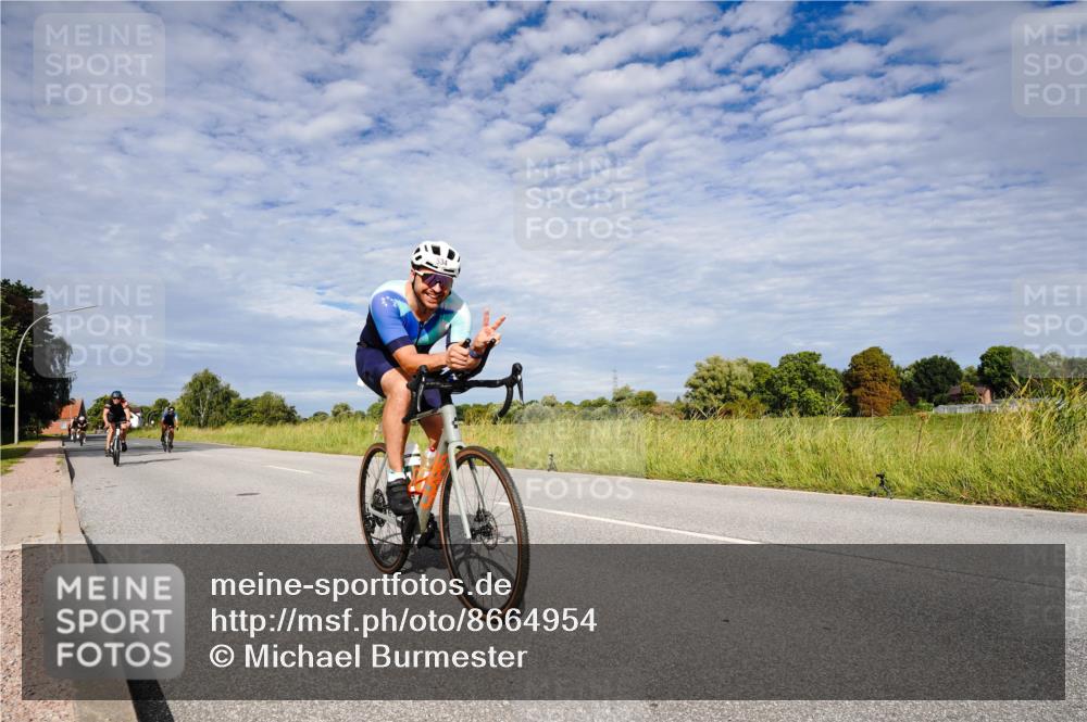 31.08.2025 - Elbe Triathlon Hamburg Michael Burmester http://msf.ph/oto/8664954 31.08.2025 10:01:25 Radfahren 431, 534, 691, 823, 826 meine-sportfotos.de
