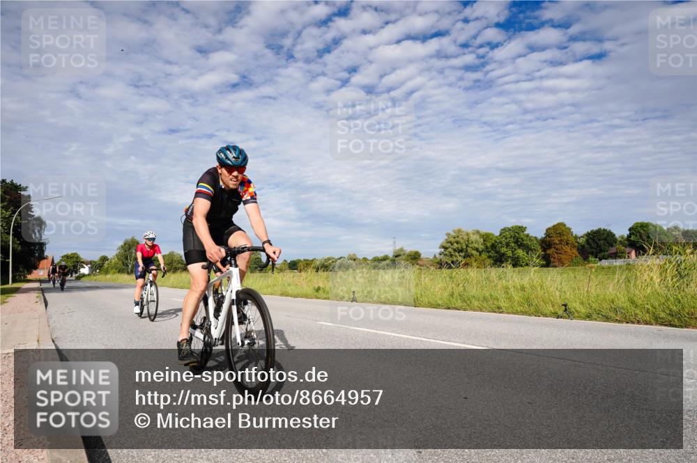 31.08.2025 - Elbe Triathlon Hamburg Michael Burmester http://msf.ph/oto/8664957 31.08.2025 10:01:27 Radfahren 431, 534, 666, 691, 823, 826 meine-sportfotos.de