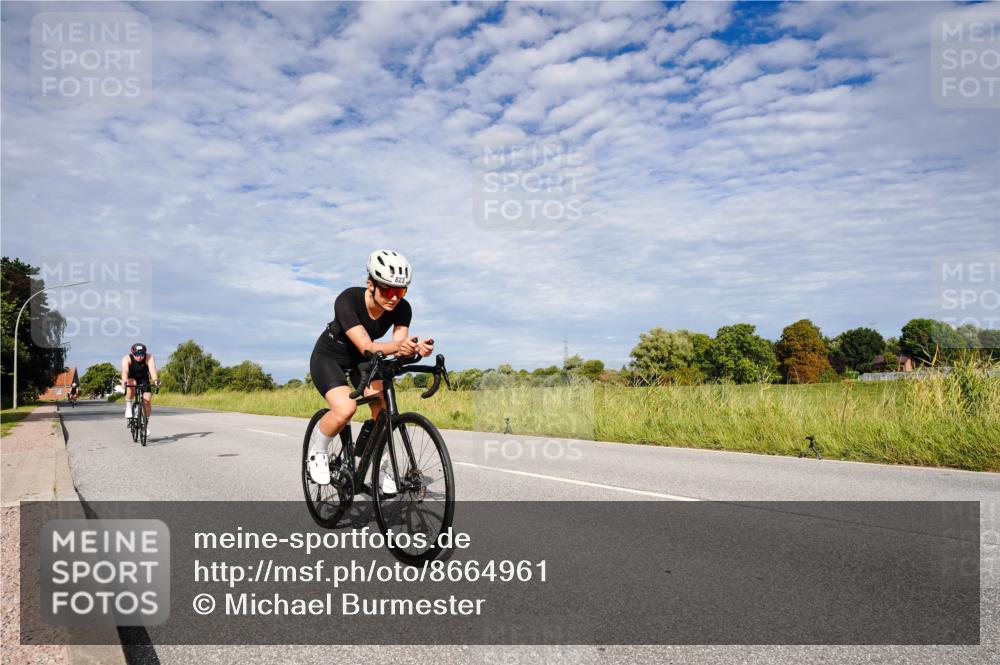 31.08.2025 - Elbe Triathlon Hamburg Michael Burmester http://msf.ph/oto/8664961 31.08.2025 10:01:29 Radfahren 431, 666, 691, 823, 826 meine-sportfotos.de
