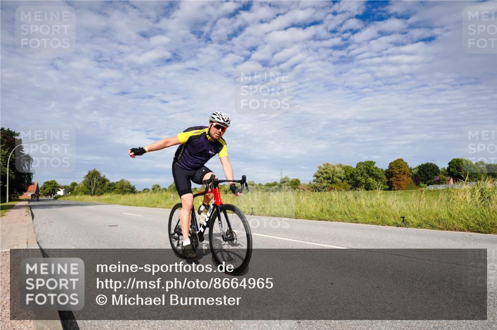 31.08.2025 - Elbe Triathlon Hamburg Michael Burmester http://msf.ph/oto/8664965 31.08.2025 10:01:34 Radfahren 531, 666 meine-sportfotos.de