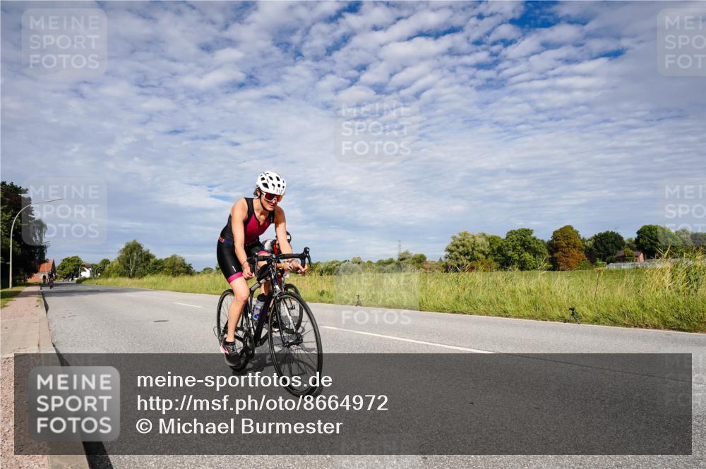 31.08.2025 - Elbe Triathlon Hamburg Michael Burmester http://msf.ph/oto/8664972 31.08.2025 10:01:45 Radfahren 636, 723, 820, 911 meine-sportfotos.de