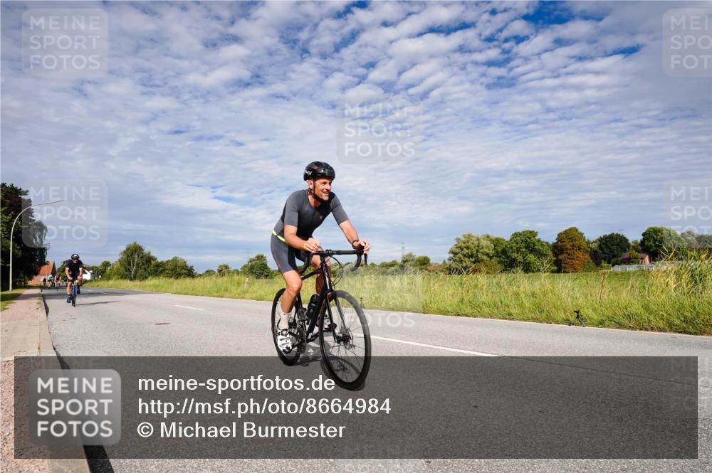 31.08.2025 - Elbe Triathlon Hamburg Michael Burmester http://msf.ph/oto/8664984 31.08.2025 10:02:04 Radfahren 394, 634, 656, 660, 684, 859 meine-sportfotos.de