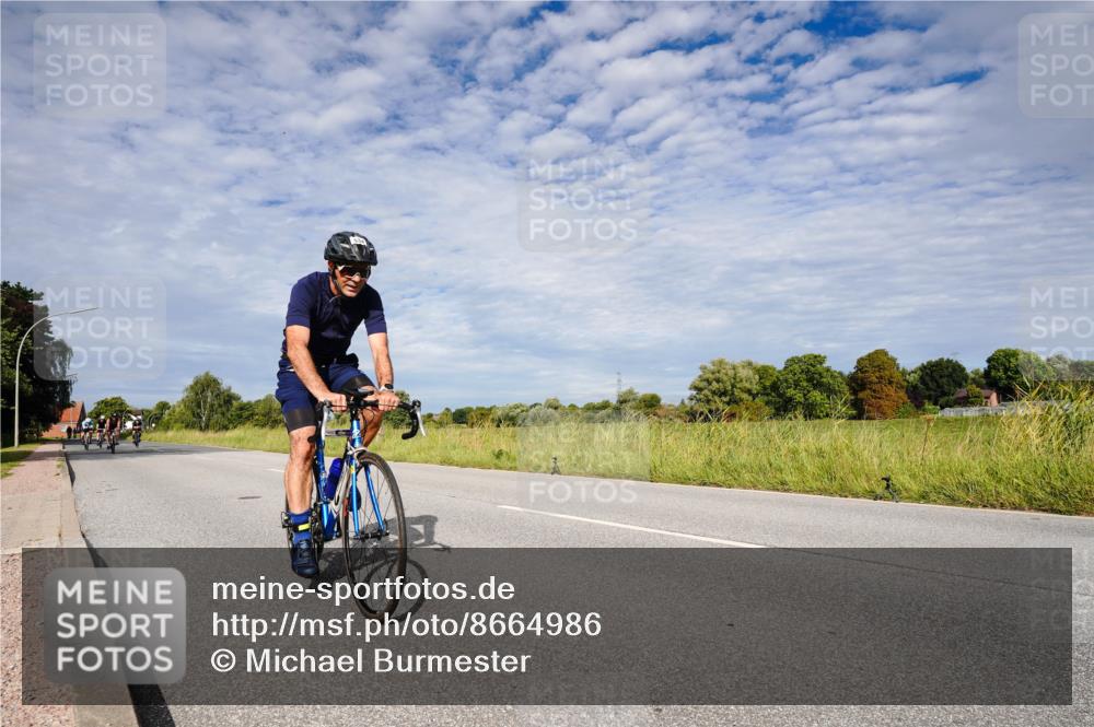 31.08.2025 - Elbe Triathlon Hamburg Michael Burmester http://msf.ph/oto/8664986 31.08.2025 10:02:05 Radfahren 394, 634, 656, 660, 684, 859 meine-sportfotos.de