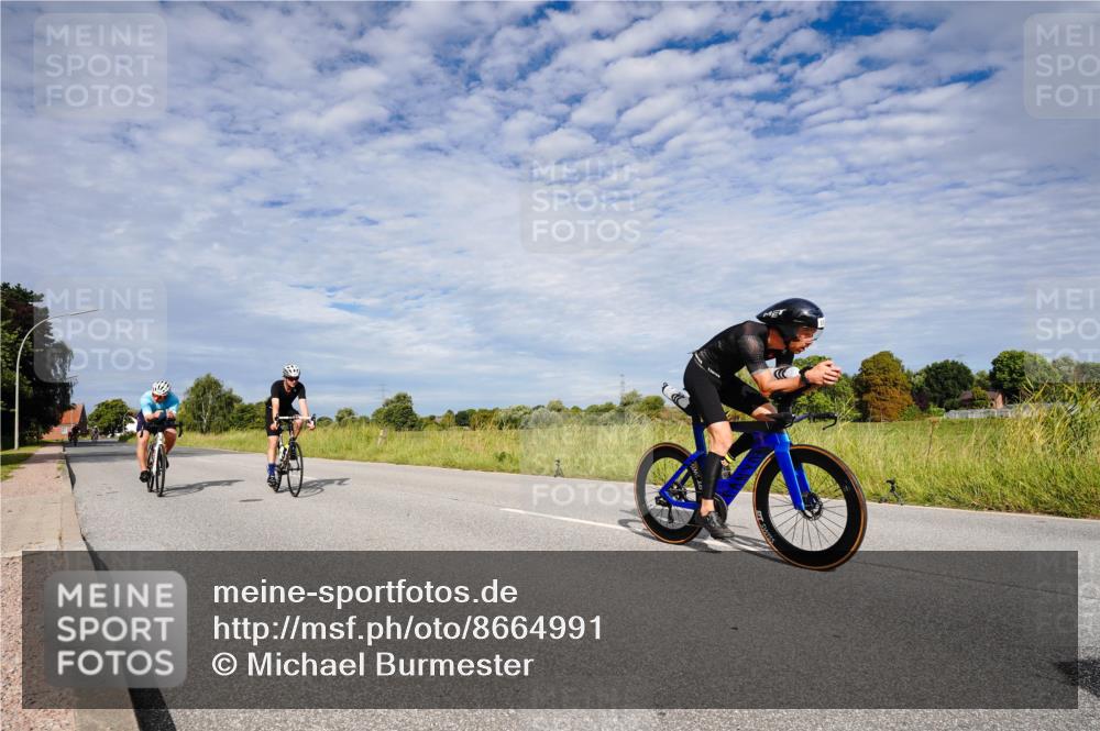 31.08.2025 - Elbe Triathlon Hamburg Michael Burmester http://msf.ph/oto/8664991 31.08.2025 10:02:09 Radfahren 394, 569, 570, 656, 660, 838, 859 meine-sportfotos.de