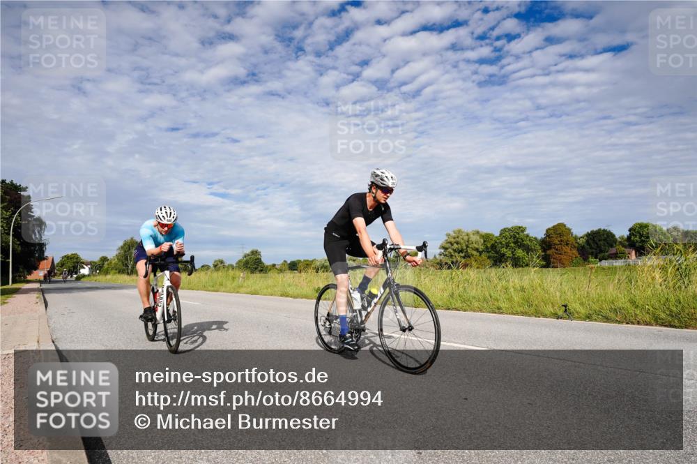 31.08.2025 - Elbe Triathlon Hamburg Michael Burmester http://msf.ph/oto/8664994 31.08.2025 10:02:09 Radfahren 394, 569, 570, 656, 660, 838, 859 meine-sportfotos.de