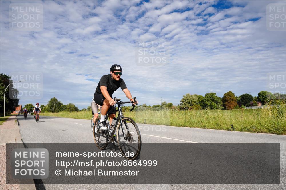 31.08.2025 - Elbe Triathlon Hamburg Michael Burmester http://msf.ph/oto/8664999 31.08.2025 10:02:15 Radfahren 569, 570, 838, 909 meine-sportfotos.de