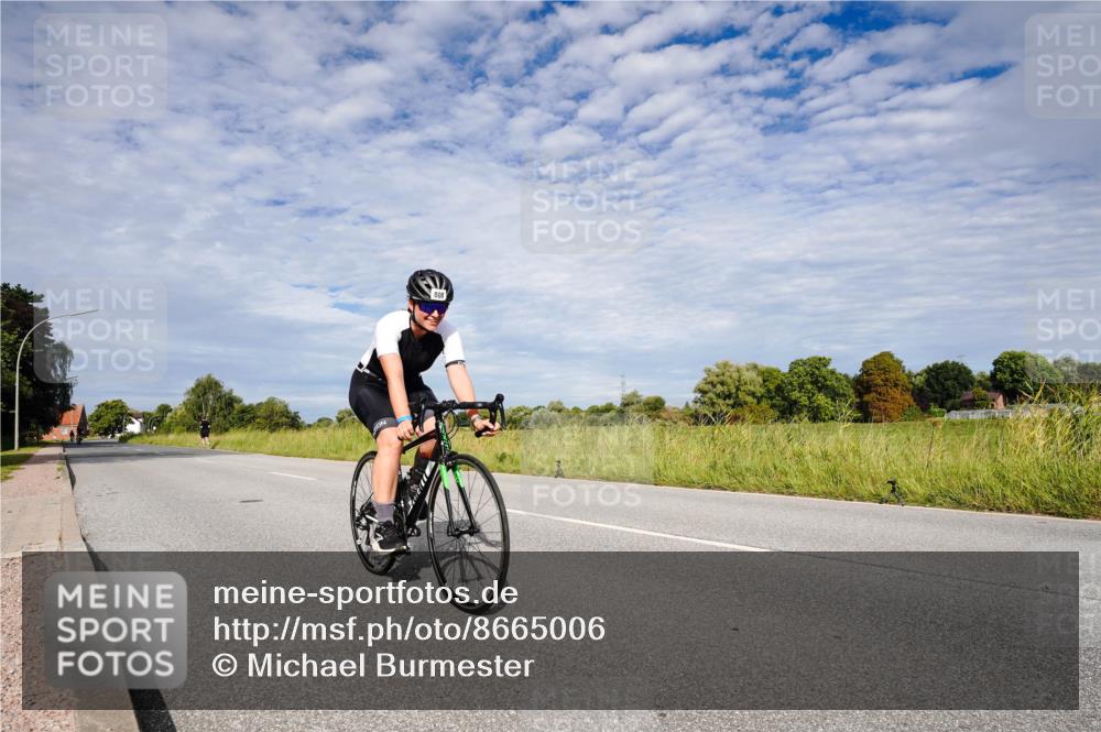 31.08.2025 - Elbe Triathlon Hamburg Michael Burmester http://msf.ph/oto/8665006 31.08.2025 10:02:23 Radfahren 808 meine-sportfotos.de