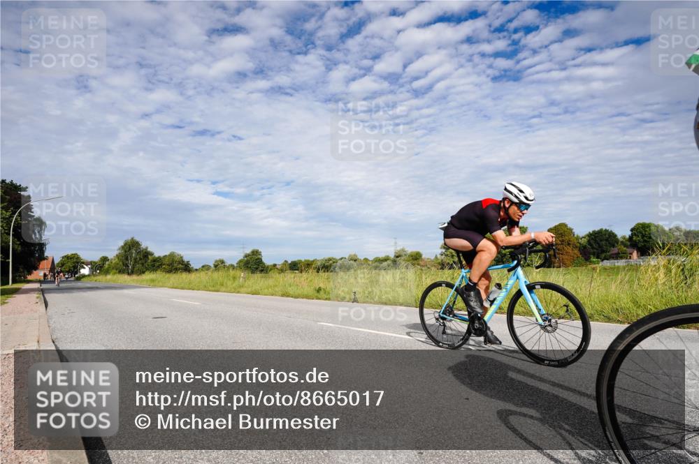 31.08.2025 - Elbe Triathlon Hamburg Michael Burmester http://msf.ph/oto/8665017 31.08.2025 10:02:47 Radfahren 599, 614, 803 meine-sportfotos.de