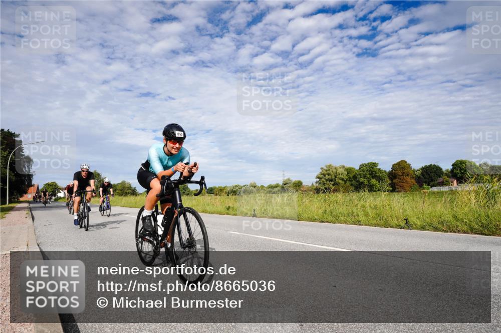 31.08.2025 - Elbe Triathlon Hamburg Michael Burmester http://msf.ph/oto/8665036 31.08.2025 10:03:02 Radfahren 428, 495, 515, 588, 618, 696, 739, 777, 834, 850 meine-sportfotos.de