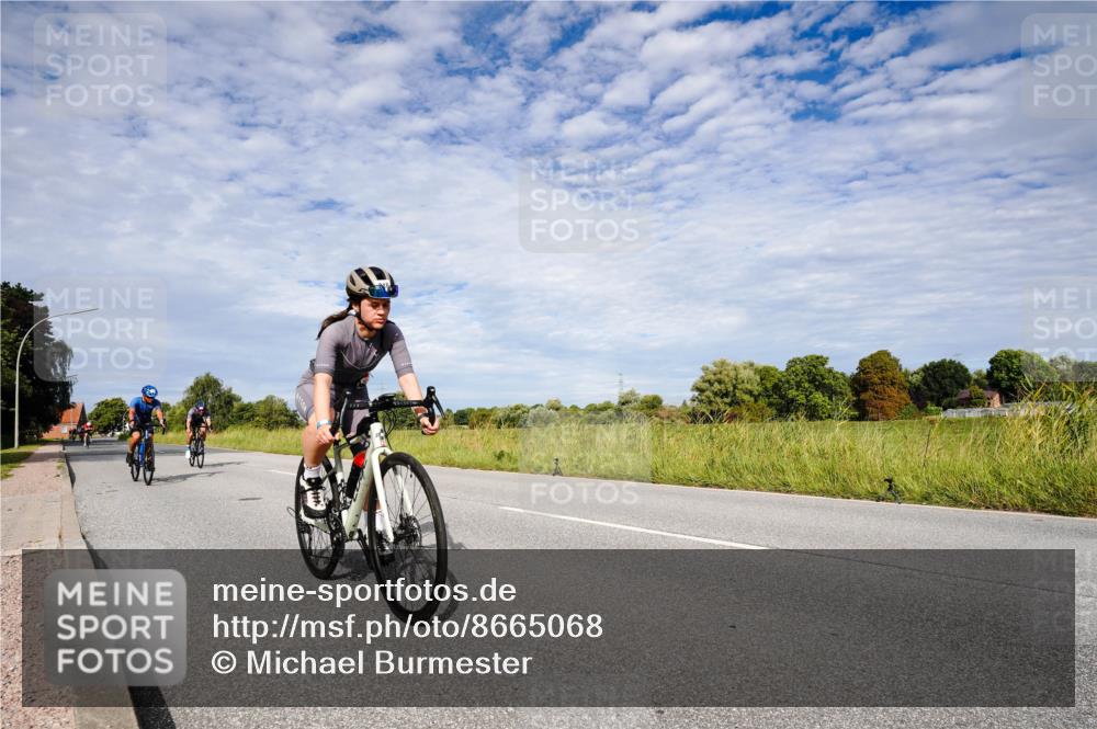 31.08.2025 - Elbe Triathlon Hamburg Michael Burmester http://msf.ph/oto/8665068 31.08.2025 10:03:23 Radfahren 510, 595, 658, 816, 915 meine-sportfotos.de
