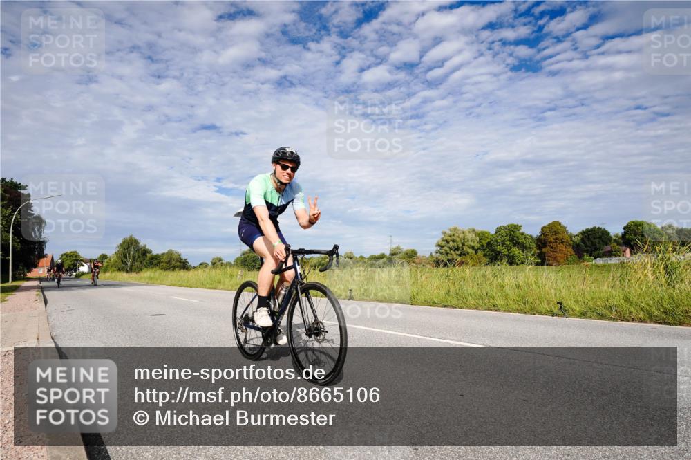31.08.2025 - Elbe Triathlon Hamburg Michael Burmester http://msf.ph/oto/8665106 31.08.2025 10:03:54 Radfahren 422, 528, 533, 577, 781 meine-sportfotos.de