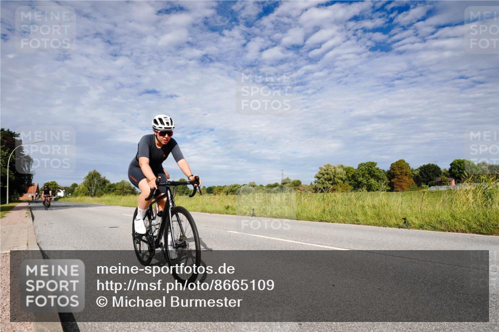31.08.2025 - Elbe Triathlon Hamburg Michael Burmester http://msf.ph/oto/8665109 31.08.2025 10:03:57 Radfahren 422, 528, 533, 577, 781, 856 meine-sportfotos.de