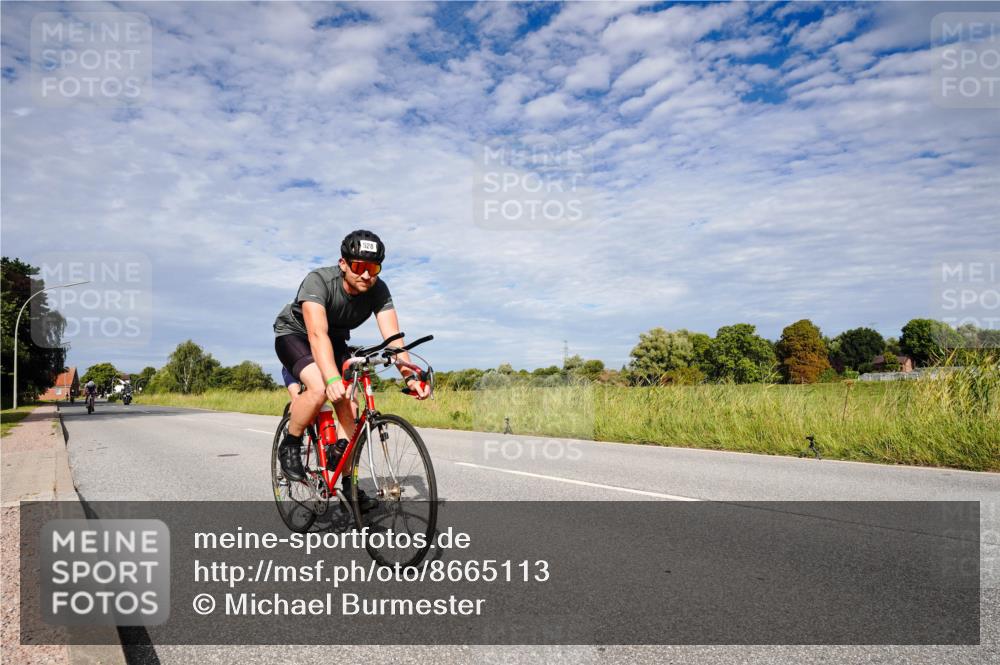 31.08.2025 - Elbe Triathlon Hamburg Michael Burmester http://msf.ph/oto/8665113 31.08.2025 10:03:59 Radfahren 422, 528, 577, 781, 856 meine-sportfotos.de