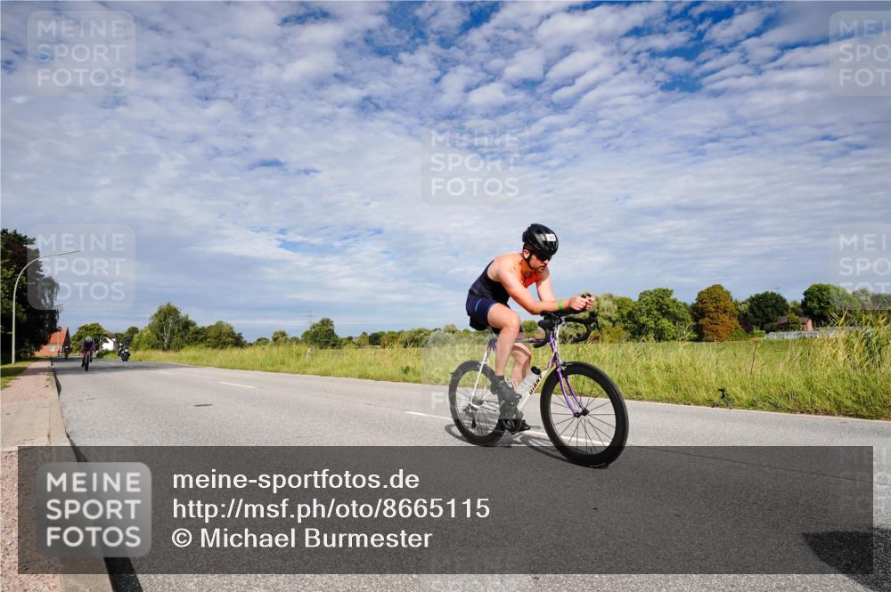 31.08.2025 - Elbe Triathlon Hamburg Michael Burmester http://msf.ph/oto/8665115 31.08.2025 10:04:00 Radfahren 422, 528, 577, 781, 856 meine-sportfotos.de