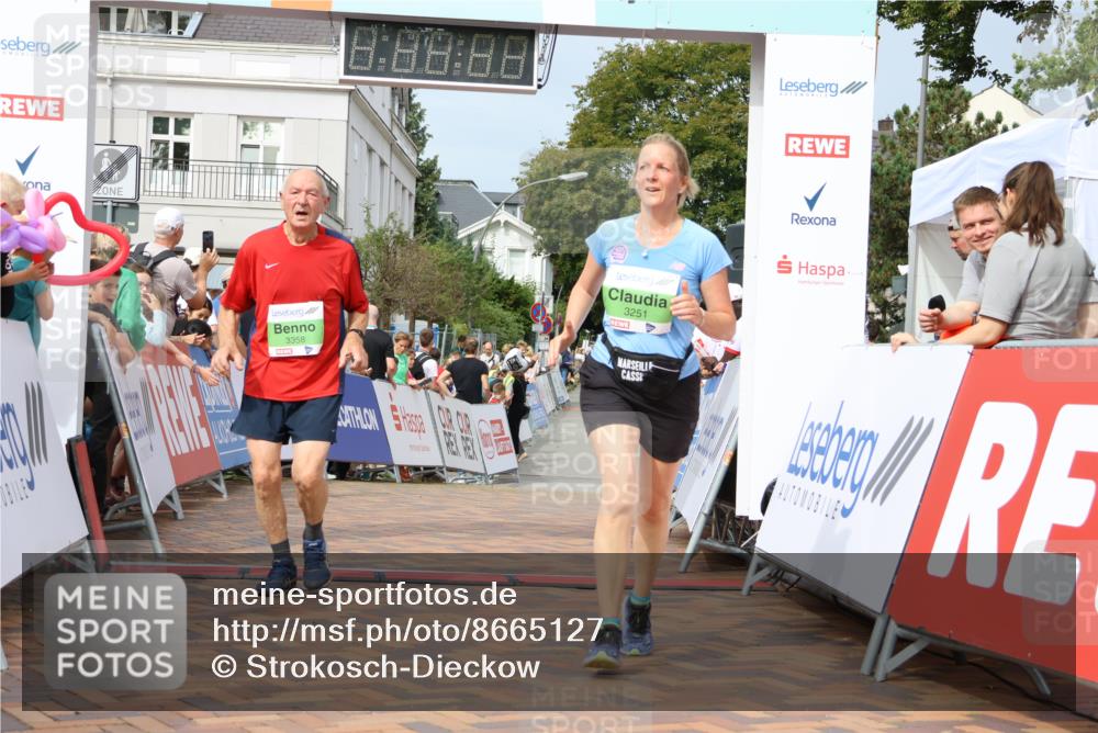 31.08.2025 - 21. Blankeneser Heldenlauf Strokosch-Dieckow http://msf.ph/oto/8665127 31.08.2025 11:18:34 Ziel 3071, 3265, 3358, 3251 meine-sportfotos.de