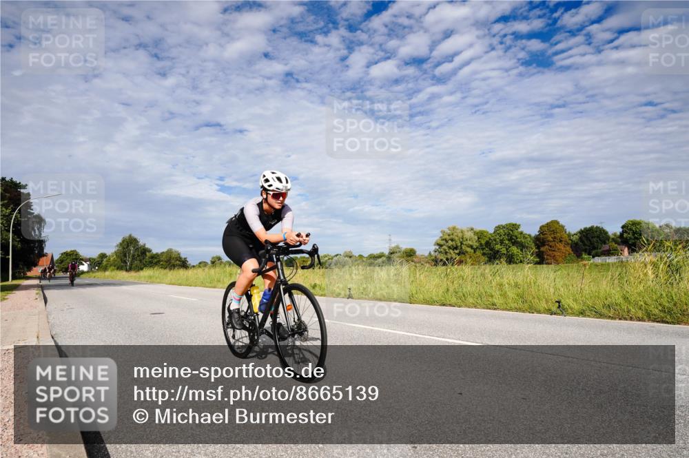 31.08.2025 - Elbe Triathlon Hamburg Michael Burmester http://msf.ph/oto/8665139 31.08.2025 10:04:26 Radfahren 537, 790, 902, 918 meine-sportfotos.de