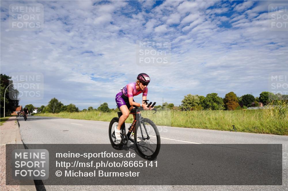 31.08.2025 - Elbe Triathlon Hamburg Michael Burmester http://msf.ph/oto/8665141 31.08.2025 10:04:29 Radfahren 597, 726, 790, 880, 902, 918, 920 meine-sportfotos.de