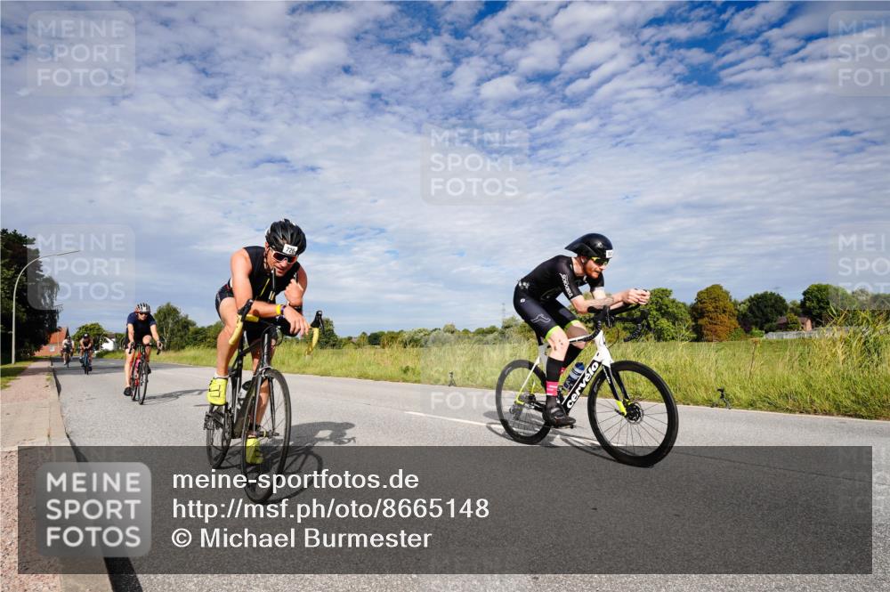 31.08.2025 - Elbe Triathlon Hamburg Michael Burmester http://msf.ph/oto/8665148 31.08.2025 10:04:36 Radfahren 400, 597, 726, 880, 920, 931 meine-sportfotos.de