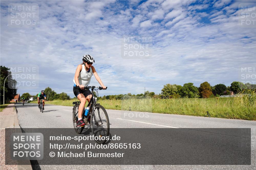 31.08.2025 - Elbe Triathlon Hamburg Michael Burmester http://msf.ph/oto/8665163 31.08.2025 10:04:58 Radfahren 690, 792 meine-sportfotos.de
