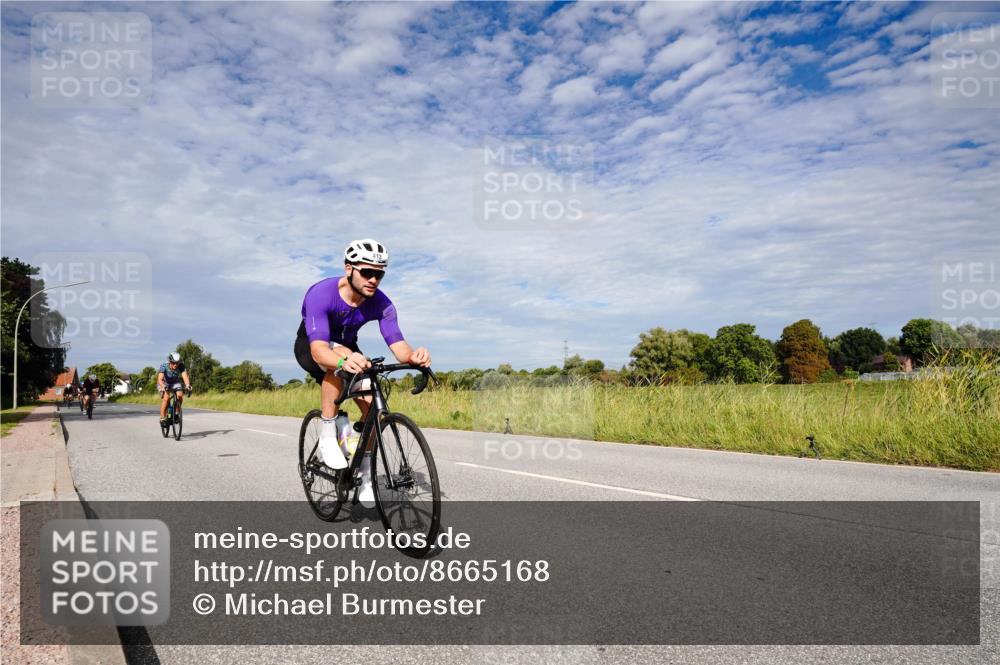 31.08.2025 - Elbe Triathlon Hamburg Michael Burmester http://msf.ph/oto/8665168 31.08.2025 10:05:08 Radfahren 399, 413, 654, 822, 844, 892 meine-sportfotos.de