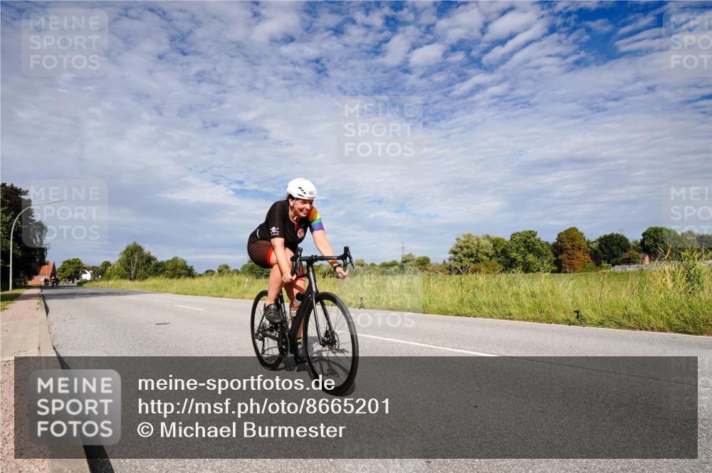31.08.2025 - Elbe Triathlon Hamburg Michael Burmester http://msf.ph/oto/8665201 31.08.2025 10:06:04 Radfahren 762, 766, 854, 907 meine-sportfotos.de