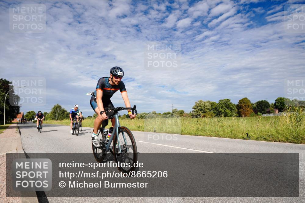 31.08.2025 - Elbe Triathlon Hamburg Michael Burmester http://msf.ph/oto/8665206 31.08.2025 10:06:13 Radfahren 493, 557, 689, 730, 744, 824, 854, 899 meine-sportfotos.de