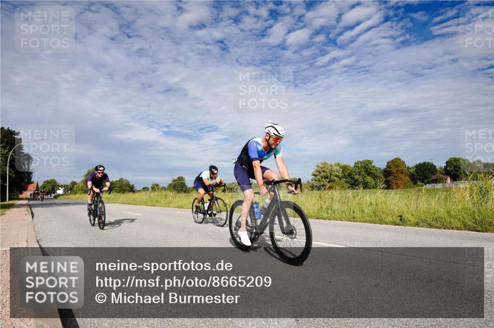 31.08.2025 - Elbe Triathlon Hamburg Michael Burmester http://msf.ph/oto/8665209 31.08.2025 10:06:14 Radfahren 493, 504, 557, 689, 730, 744, 782, 824, 899 meine-sportfotos.de
