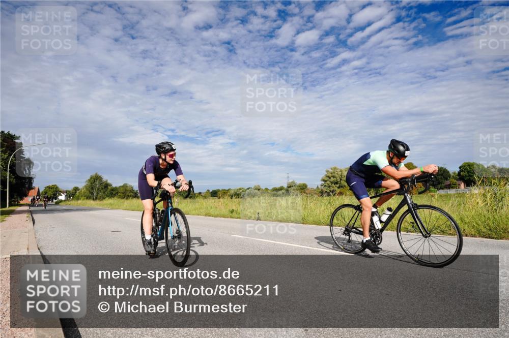 31.08.2025 - Elbe Triathlon Hamburg Michael Burmester http://msf.ph/oto/8665211 31.08.2025 10:06:15 Radfahren 493, 504, 557, 689, 730, 744, 782, 824, 899 meine-sportfotos.de