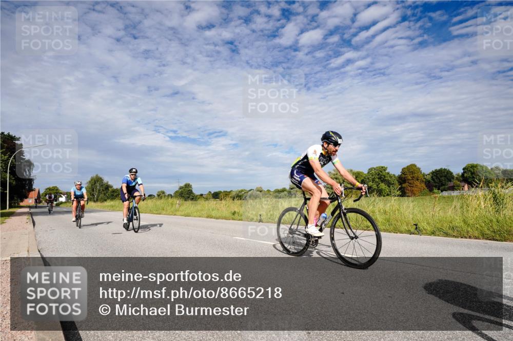 31.08.2025 - Elbe Triathlon Hamburg Michael Burmester http://msf.ph/oto/8665218 31.08.2025 10:06:21 Radfahren 322, 504, 611, 730, 744, 782, 899 meine-sportfotos.de