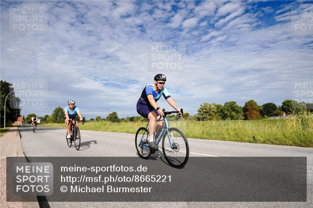 31.08.2025 - Elbe Triathlon Hamburg Michael Burmester http://msf.ph/oto/8665221 31.08.2025 10:06:21 Radfahren 322, 504, 611, 730, 744, 782, 899 meine-sportfotos.de