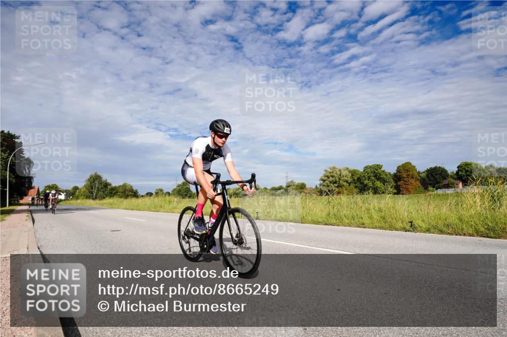 31.08.2025 - Elbe Triathlon Hamburg Michael Burmester http://msf.ph/oto/8665249 31.08.2025 10:06:58 Radfahren 482, 594, 764, 849, 879, 895, 926 meine-sportfotos.de