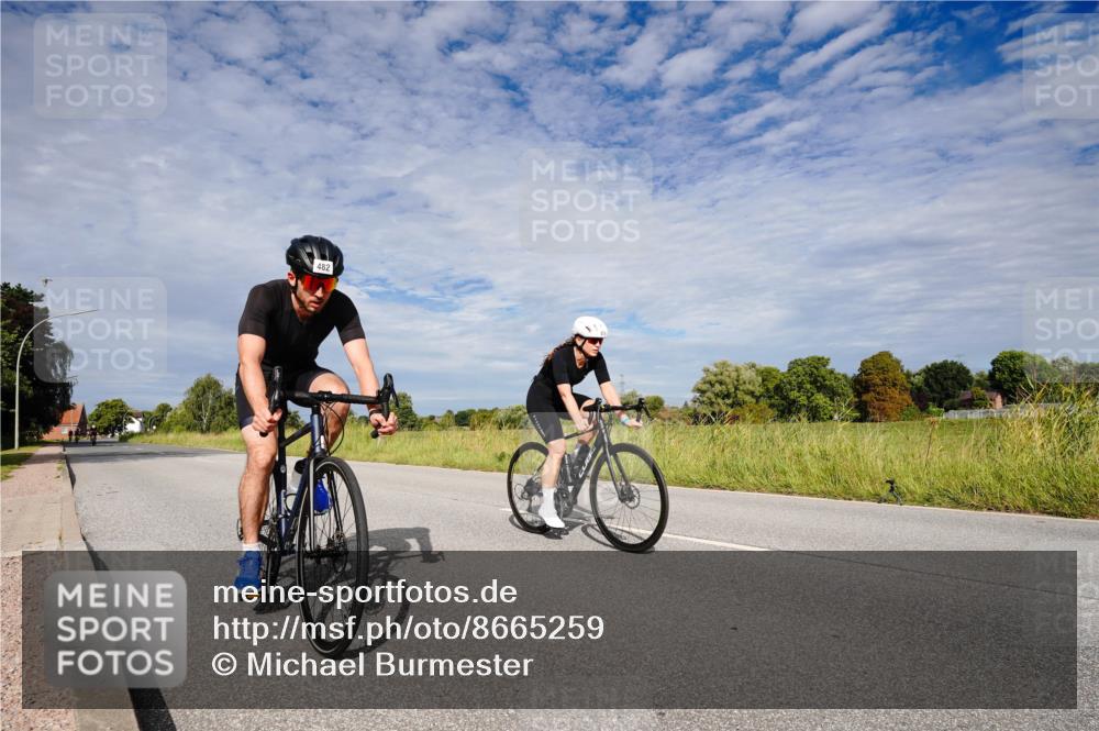 31.08.2025 - Elbe Triathlon Hamburg Michael Burmester http://msf.ph/oto/8665259 31.08.2025 10:07:04 Radfahren 482, 687, 849, 879 meine-sportfotos.de