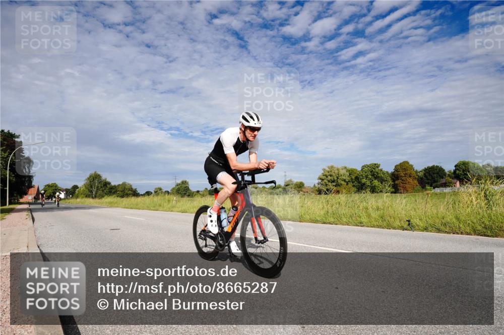 31.08.2025 - Elbe Triathlon Hamburg Michael Burmester http://msf.ph/oto/8665287 31.08.2025 10:07:32 Radfahren 447, 454, 753, 836 meine-sportfotos.de