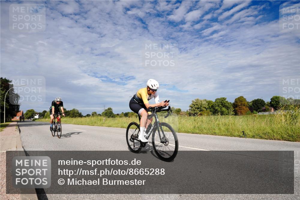 31.08.2025 - Elbe Triathlon Hamburg Michael Burmester http://msf.ph/oto/8665288 31.08.2025 10:07:36 Radfahren 447, 747, 836, 900 meine-sportfotos.de