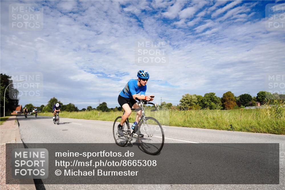 31.08.2025 - Elbe Triathlon Hamburg Michael Burmester http://msf.ph/oto/8665308 31.08.2025 10:08:00 Radfahren 517, 561, 575, 693, 724, 761 meine-sportfotos.de