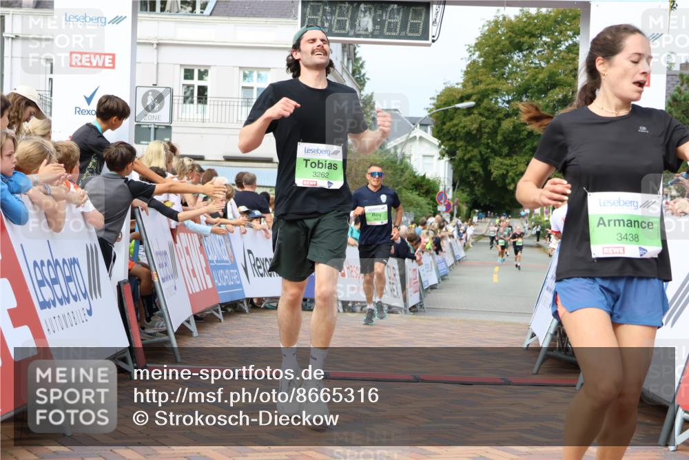 31.08.2025 - 21. Blankeneser Heldenlauf Strokosch-Dieckow http://msf.ph/oto/8665316 31.08.2025 10:59:57 Ziel 3624, 3262, 3438 meine-sportfotos.de
