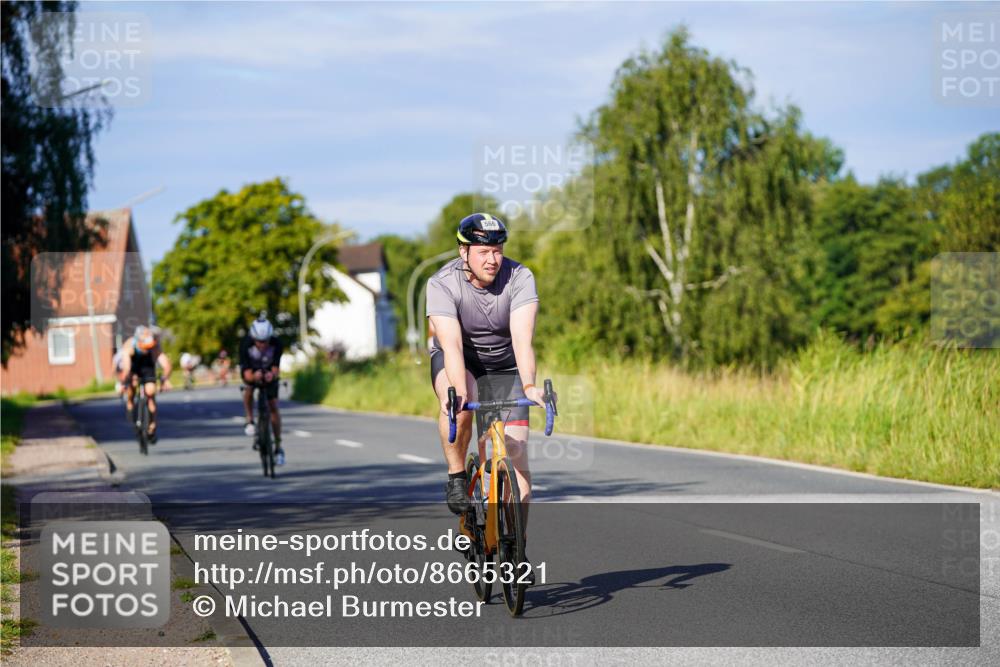 31.08.2025 - Elbe Triathlon Hamburg Michael Burmester http://msf.ph/oto/8665321 31.08.2025 09:29:21 Radfahren 357, 566, 770 meine-sportfotos.de