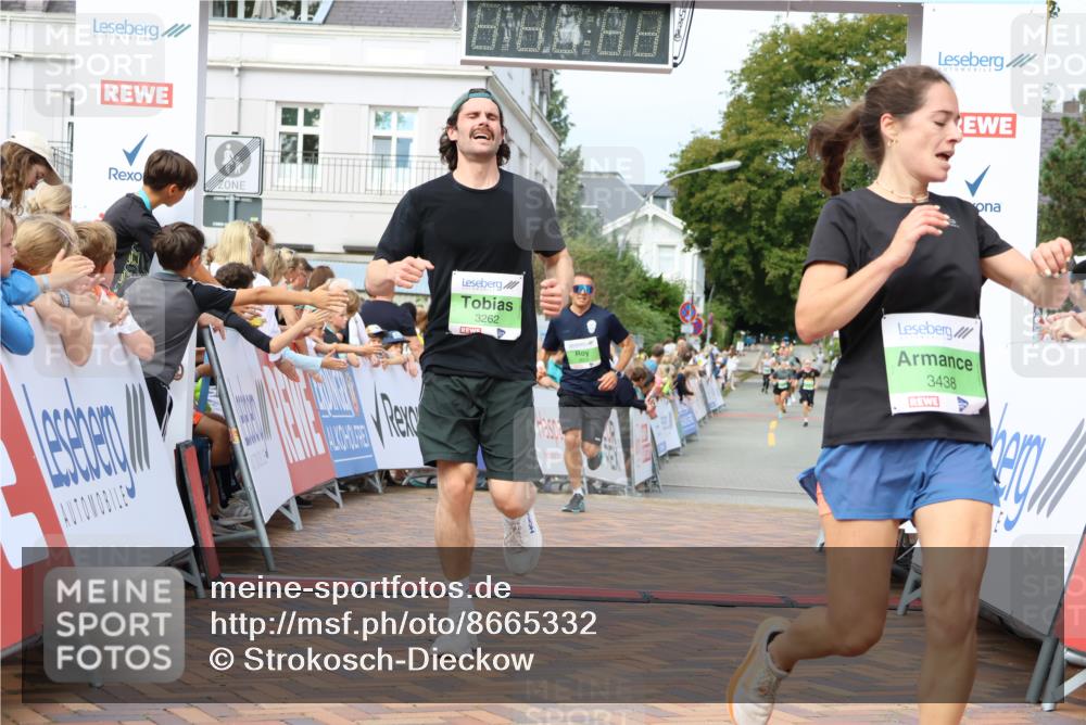 31.08.2025 - 21. Blankeneser Heldenlauf Strokosch-Dieckow http://msf.ph/oto/8665332 31.08.2025 10:59:57 Ziel 3624, 3262, 3438 meine-sportfotos.de