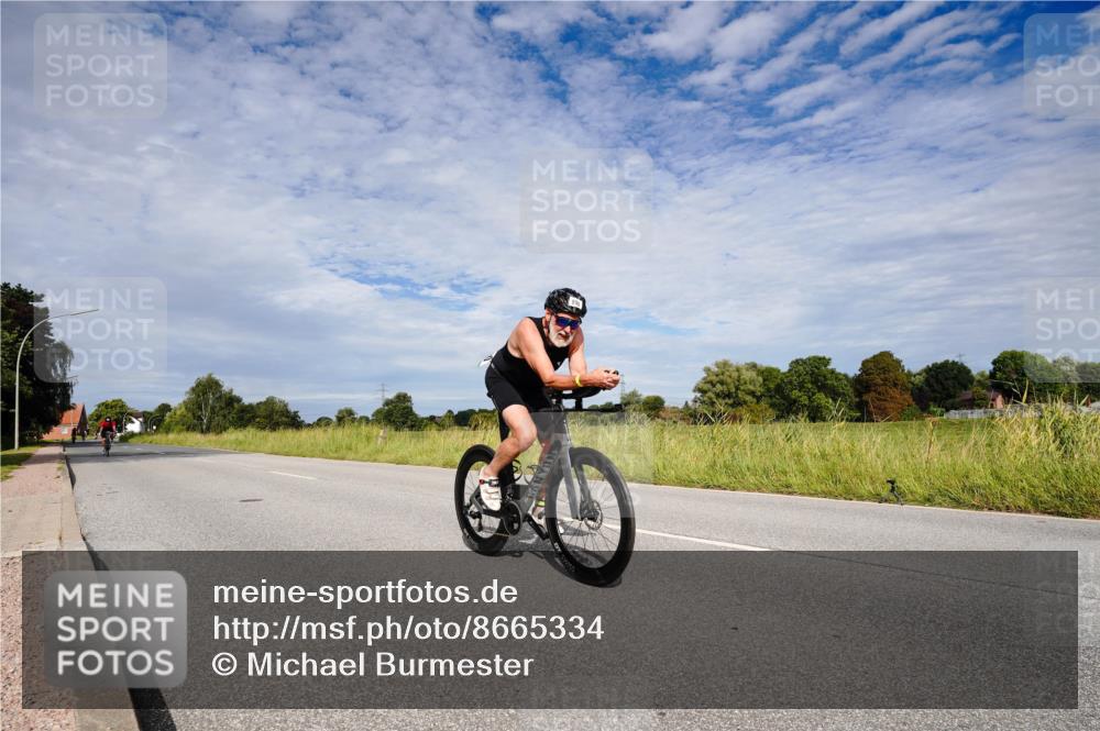 31.08.2025 - Elbe Triathlon Hamburg Michael Burmester http://msf.ph/oto/8665334 31.08.2025 10:08:35 Radfahren 806, 890 meine-sportfotos.de