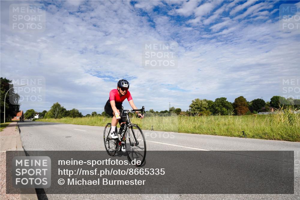 31.08.2025 - Elbe Triathlon Hamburg Michael Burmester http://msf.ph/oto/8665335 31.08.2025 10:08:39 Radfahren 502, 698, 805, 806 meine-sportfotos.de