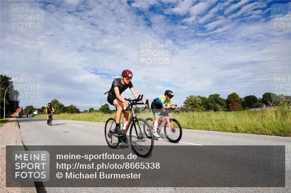 31.08.2025 - Elbe Triathlon Hamburg Michael Burmester http://msf.ph/oto/8665338 31.08.2025 10:08:45 Radfahren 481, 502, 525, 639, 698, 725, 805 meine-sportfotos.de