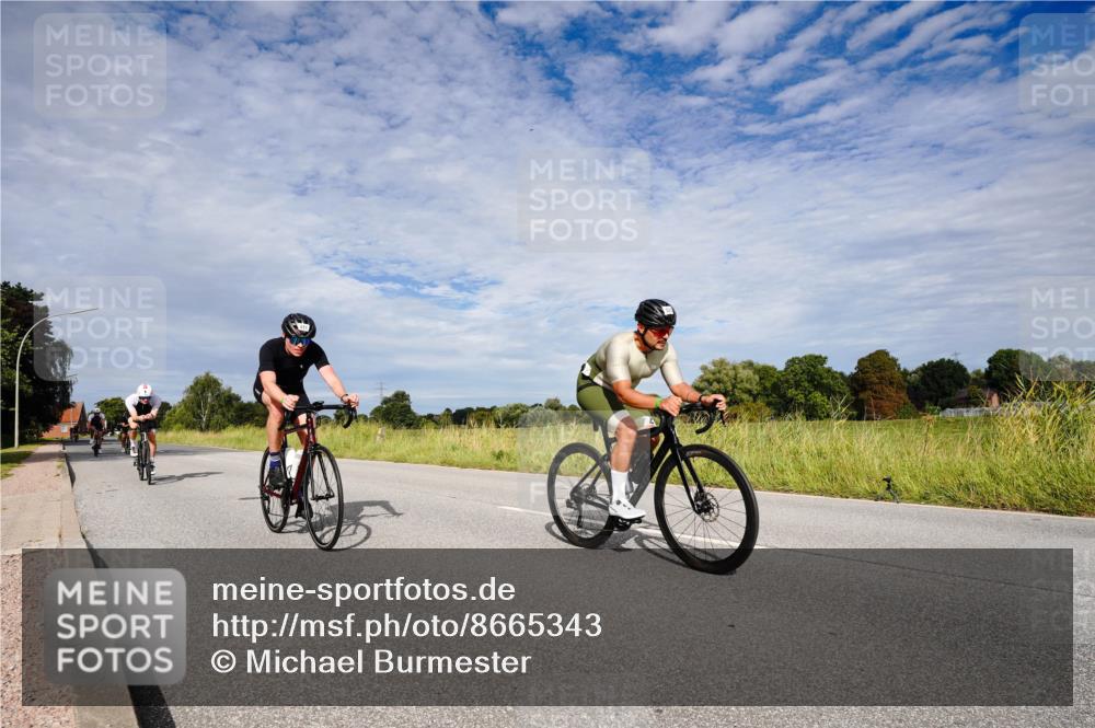 31.08.2025 - Elbe Triathlon Hamburg Michael Burmester http://msf.ph/oto/8665343 31.08.2025 10:08:50 Radfahren 446, 481, 525, 574, 639, 725, 801 meine-sportfotos.de