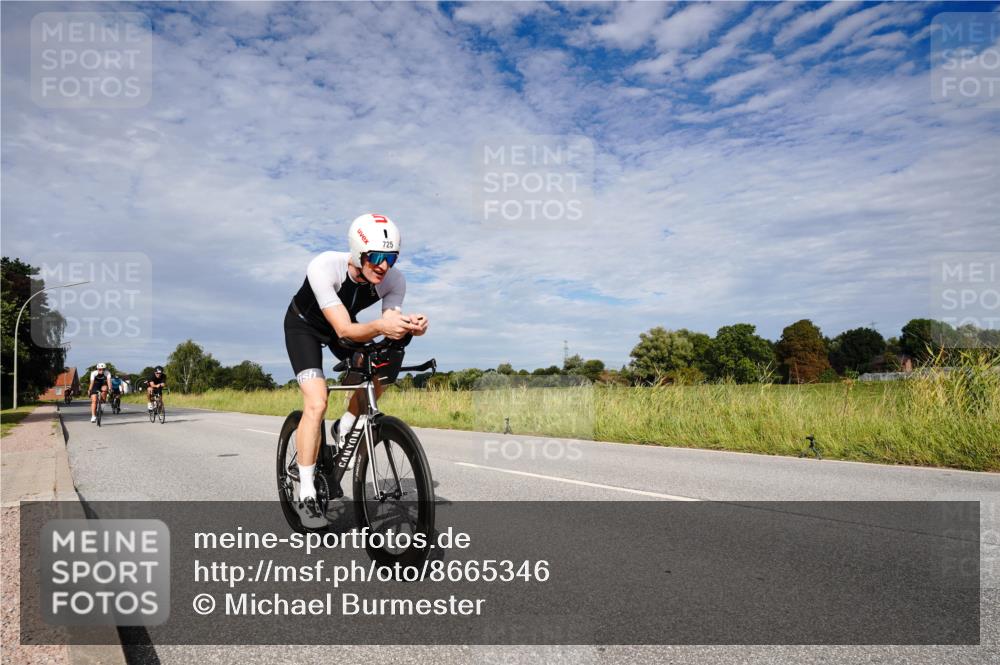31.08.2025 - Elbe Triathlon Hamburg Michael Burmester http://msf.ph/oto/8665346 31.08.2025 10:08:51 Radfahren 405, 446, 481, 525, 574, 639, 725, 801 meine-sportfotos.de