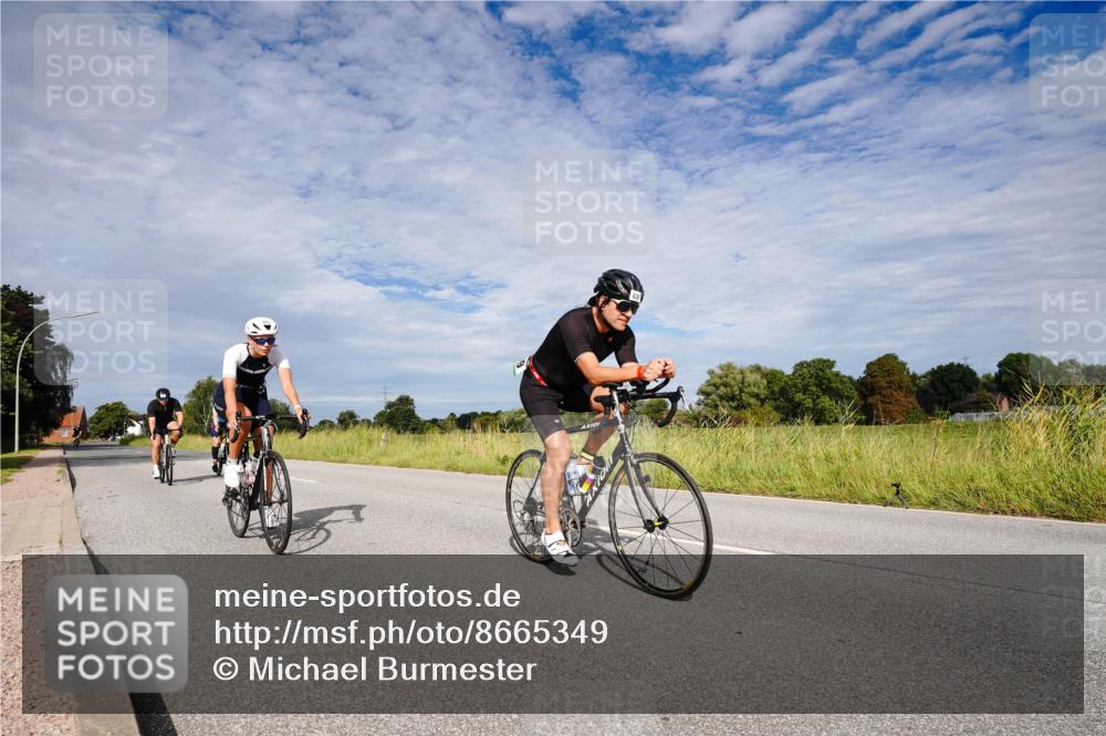 31.08.2025 - Elbe Triathlon Hamburg Michael Burmester http://msf.ph/oto/8665349 31.08.2025 10:08:53 Radfahren 405, 446, 481, 525, 574, 639, 677, 725, 801 meine-sportfotos.de