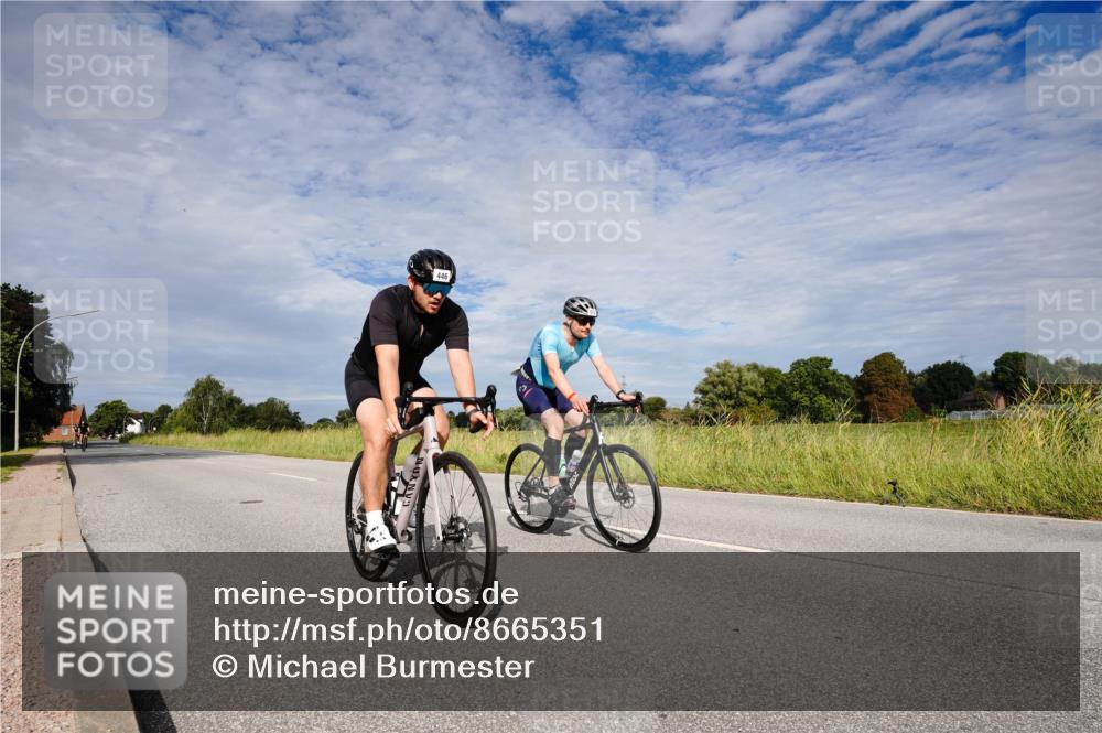 31.08.2025 - Elbe Triathlon Hamburg Michael Burmester http://msf.ph/oto/8665351 31.08.2025 10:08:54 Radfahren 405, 446, 574, 639, 677, 725, 801 meine-sportfotos.de