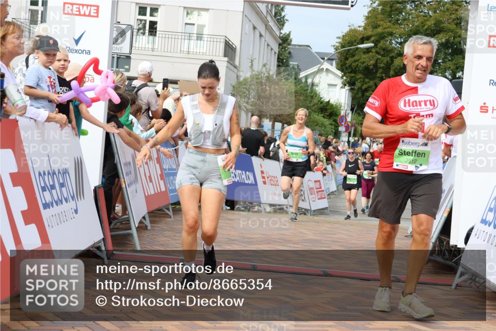 31.08.2025 - 21. Blankeneser Heldenlauf Strokosch-Dieckow http://msf.ph/oto/8665354 31.08.2025 11:18:20 Ziel 3717, 3718, 3537, 3512 meine-sportfotos.de
