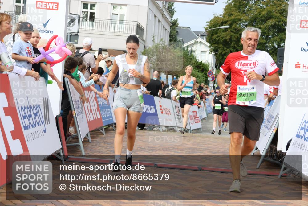 31.08.2025 - 21. Blankeneser Heldenlauf Strokosch-Dieckow http://msf.ph/oto/8665379 31.08.2025 11:18:20 Ziel 3717, 3718, 3537, 3512 meine-sportfotos.de