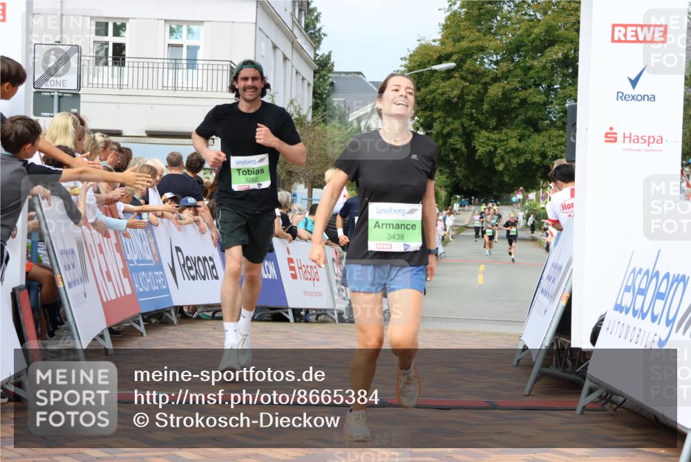 31.08.2025 - 21. Blankeneser Heldenlauf Strokosch-Dieckow http://msf.ph/oto/8665384 31.08.2025 10:59:56 Ziel 3624, 3262, 3438 meine-sportfotos.de