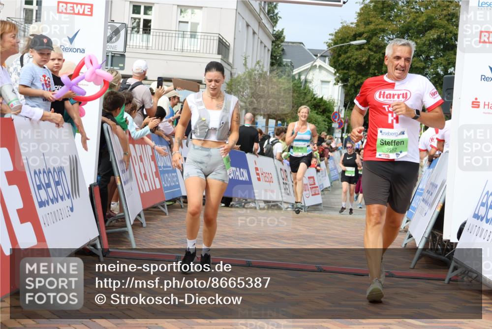 31.08.2025 - 21. Blankeneser Heldenlauf Strokosch-Dieckow http://msf.ph/oto/8665387 31.08.2025 11:18:20 Ziel 3717, 3718, 3537, 3512 meine-sportfotos.de