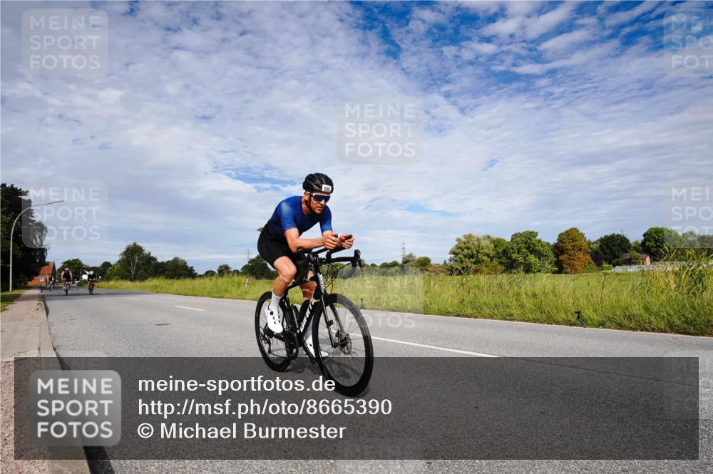 31.08.2025 - Elbe Triathlon Hamburg Michael Burmester http://msf.ph/oto/8665390 31.08.2025 10:10:22 Radfahren 590, 652, 680, 715, 716, 809, 910 meine-sportfotos.de
